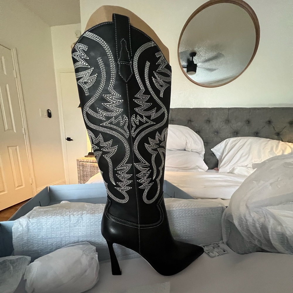 BRAND NEW Antonio Melani Boots Size 8